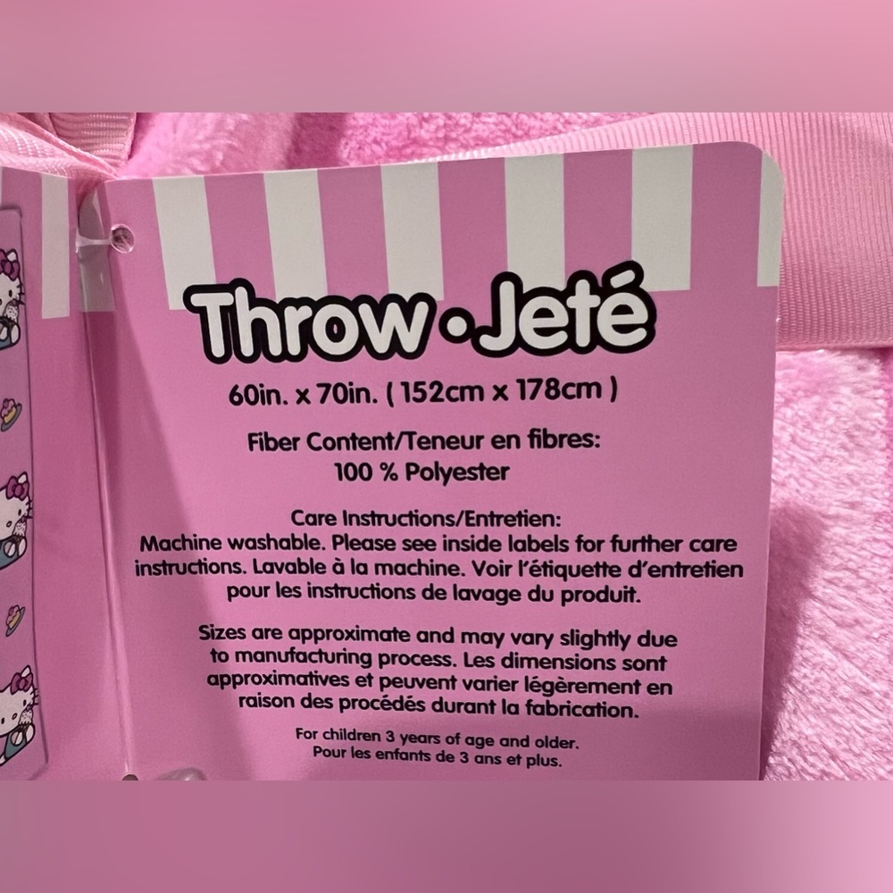 Brand New Hello Kitty 60 x 70in Throw! 😻🎀 - Picture 3 of 3